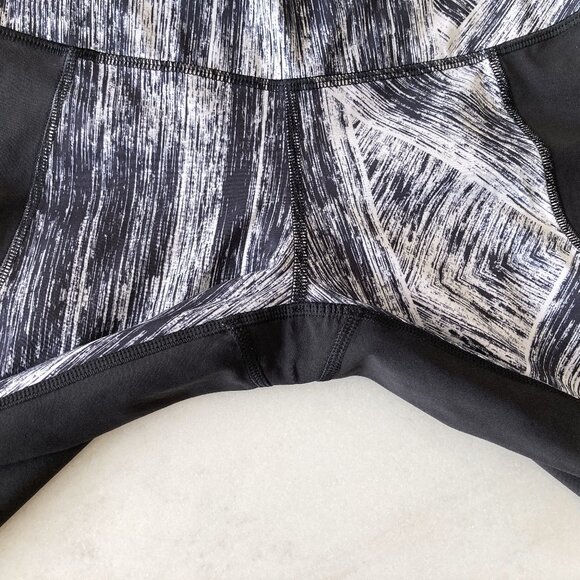 Like new! Lululemon Hot to Street Crop black & white leggings / tights / capris - Picture 6 of 10